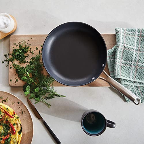 Calphalon Classic 3.5 Quart Sauce Pan with Lid, Hard Anodized Nonstick Cookware, AquaShield Technology, Dishwasher and Oven Safe